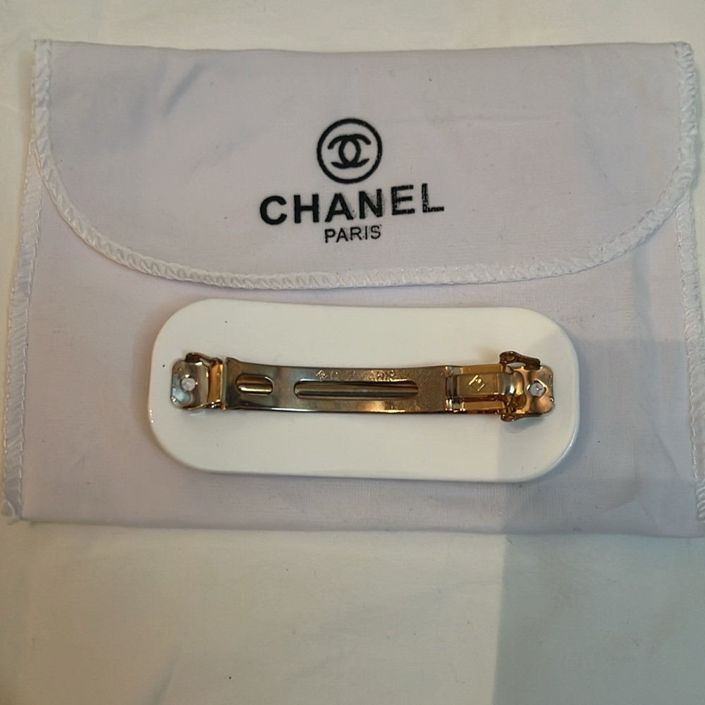 Pearl-Embellished hair clip - Picture 2 of 3